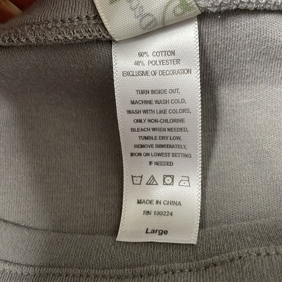 Embroidered llama top - Picture 7 of 7